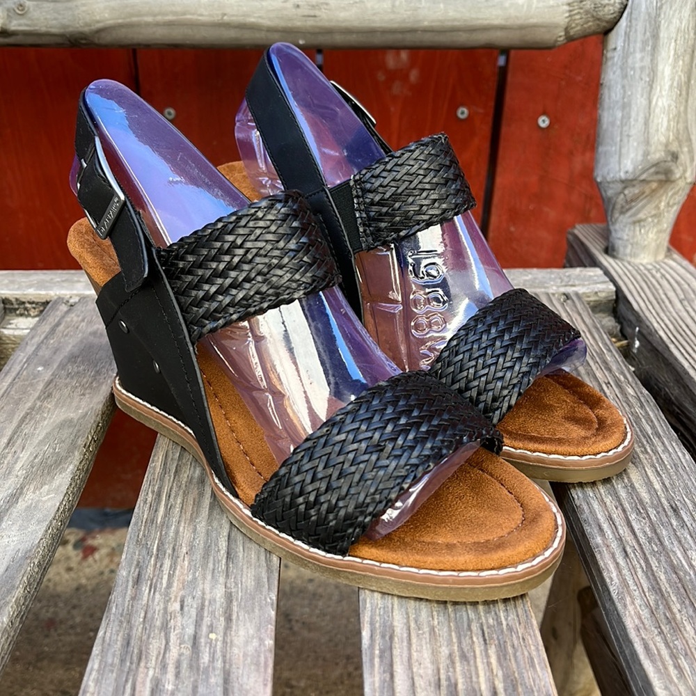 Brand new Bear claw wedges size 6